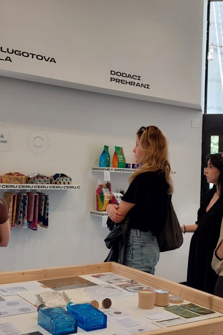 Studentice studija Menadžmenta i produkcije u kulturi posjetili su galeriju ˝Hrvatsko dizajnersko društvo˝