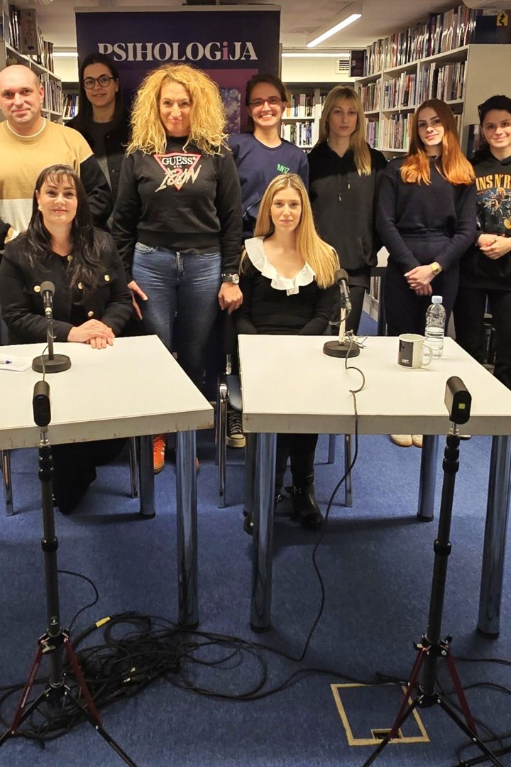 Radio koji se (i) gleda: o suvremenim praksama u tradicionalnom mediju