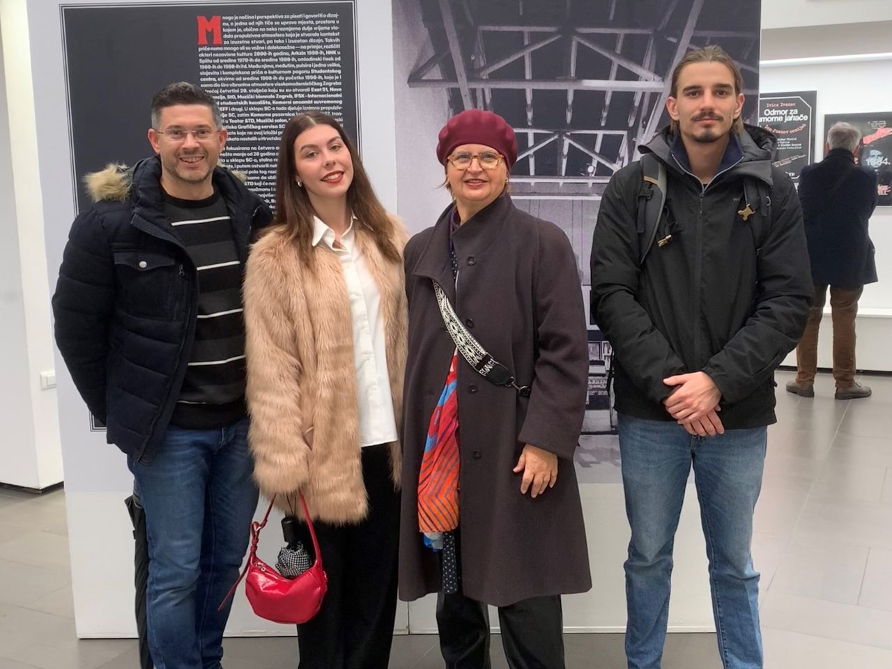 Studenti Menadžmenta i produkcije u kulturi na izložbi DIZAJN ZA TEATAR &TD